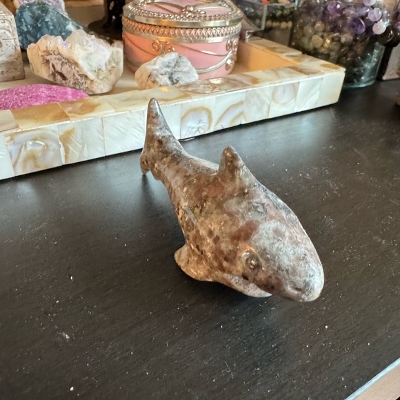 Yooperlite Shark Crystal 🦈 - Picture 2 of 3